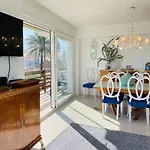Puerto Harbour Views דירה *