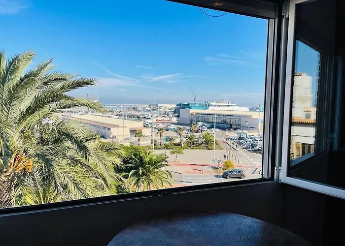 Puerto Harbour Views * دينايا