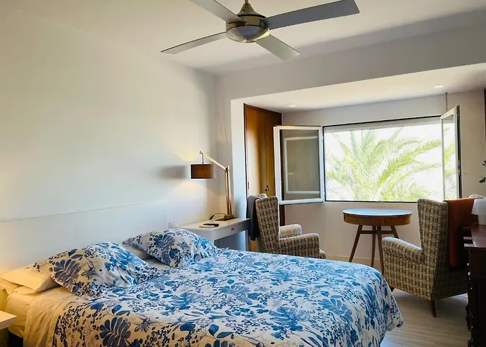 Puerto Harbour Views *