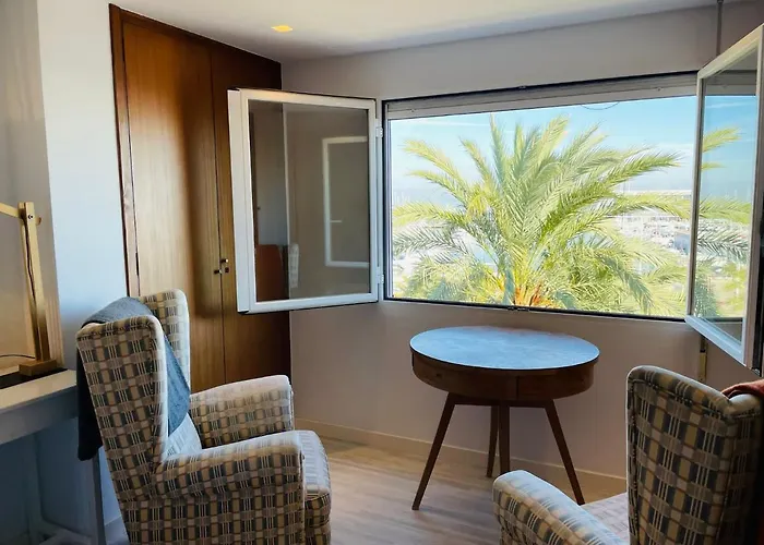 Puerto Harbour Views * دينايا